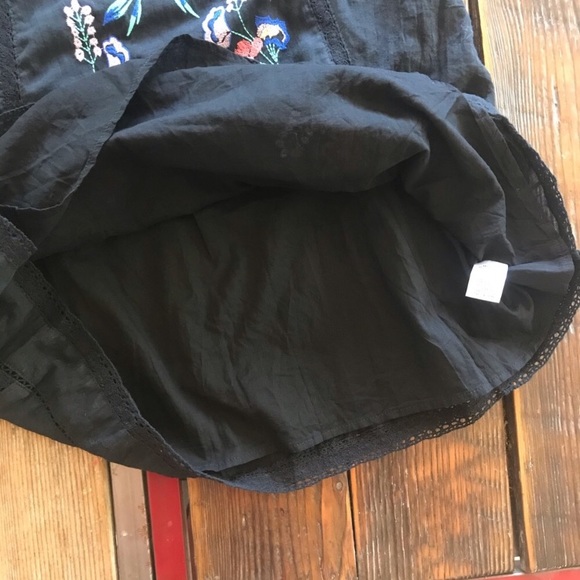 SOLD Umgee Embroidered Bohemian Tunic Dress - Picture 6 of 8